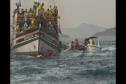 Jet sky é atingido por embarcação durante "barqueada" de Flávio Bolsonaro Jet sky é atingido por embarcação durante "barqueada" de Flávio Bolsonaro