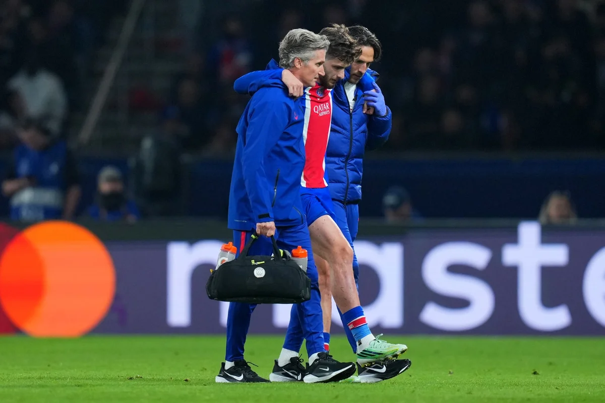 Jogador deixou o gramado do Parque dos Príncipes lesionado durante vitória do PSG por 4 x 2 sobre o Barcelona. Jogador deixou o gramado do Parque dos Príncipes lesionado durante vitória do PSG por 4 x 2 sobre o Barcelona.