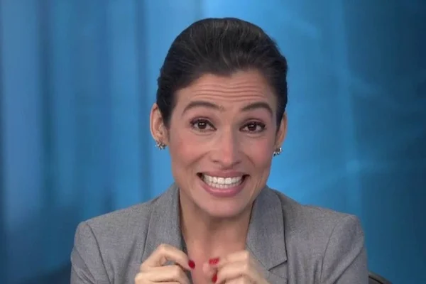 Renata Vasconcellos aparece no Globo Esporte e intriga espectadores