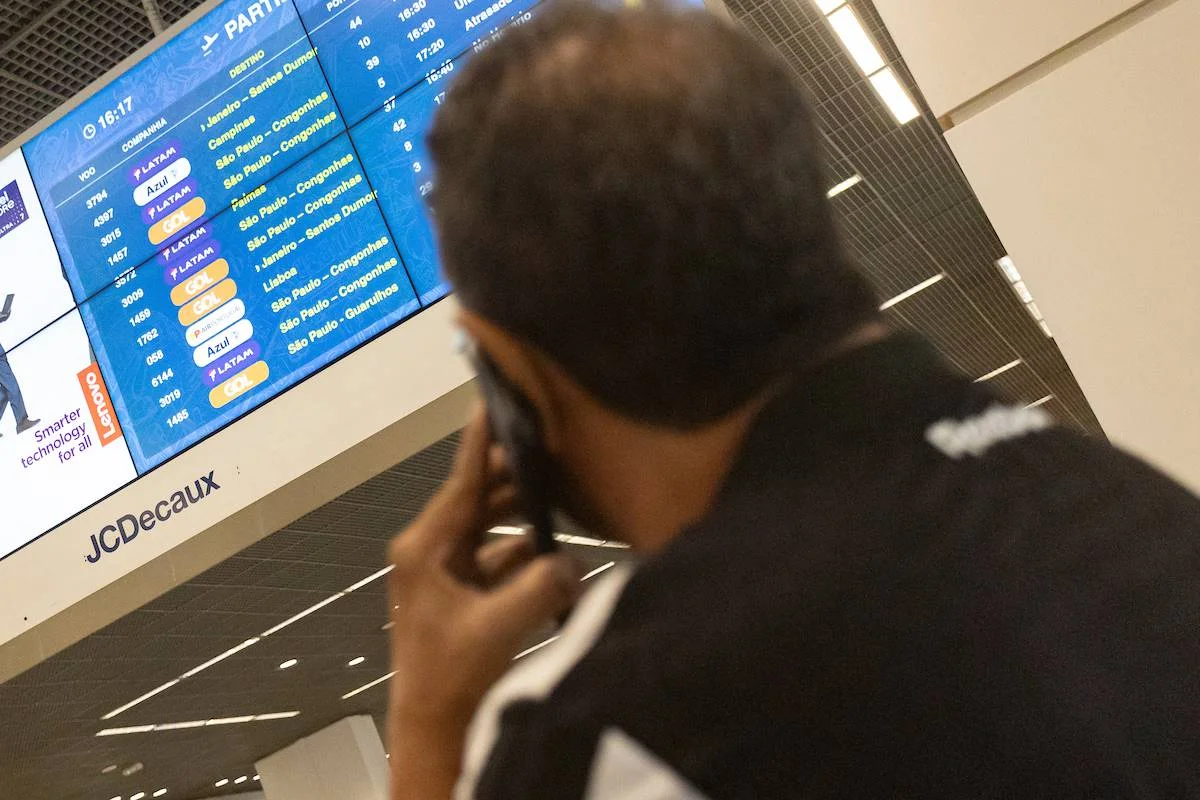 Gol cancela voo e botafoguenses de Brasília não conseguem ir até o Rio de Janeiro (RJ) para assistir a Botafogo x Peñarol pelas pelas semifinais da Libertadores da América. Gol cancela voo e botafoguenses de Brasília não conseguem ir até o Rio de Janeiro (RJ) para assistir a Botafogo x Peñarol pelas pelas semifinais da Libertadores da América.