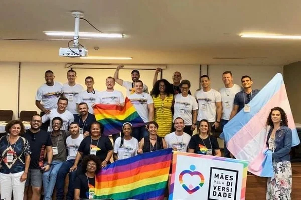 Policiais LGBTs combatem homofobia em forças de segurança do país