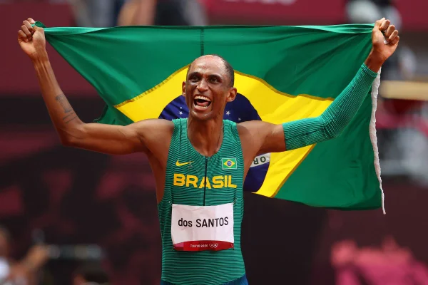 Alison dos Santos, o Piu, conquista o bronze em Tóquio.