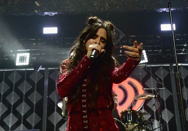 Fifth Harmony anuncia saída de Camila Cabello em post no Twitter