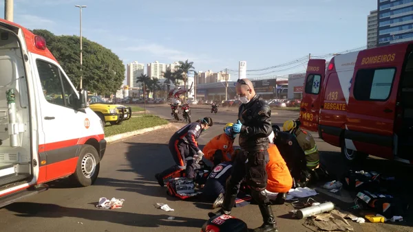 Mulher é levada ao hospital após ser atropelada na Asa Sul