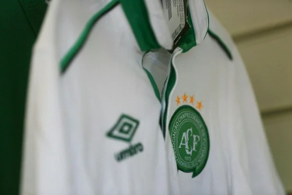 “Anjo” da Chapecoense chega ao Brasil para receber homenagem