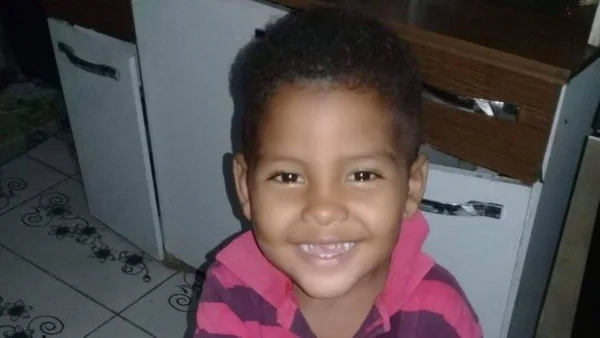 Moises foi assassinado dentro de casa, em Duque de Caxias