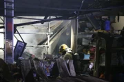 Os bombeiros conseguiram conter o fogo Os bombeiros conseguiram conter o fogo