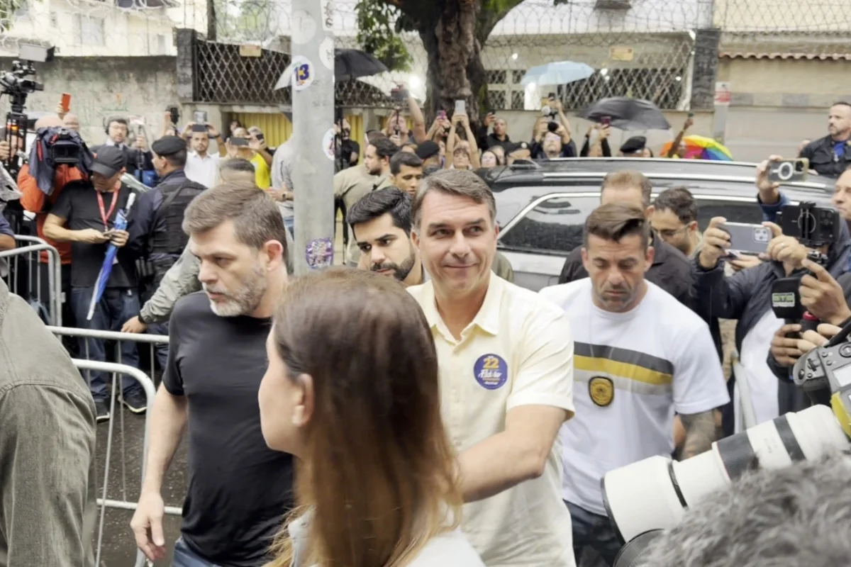 Flávio chega para votar no Rio Flávio chega para votar no Rio