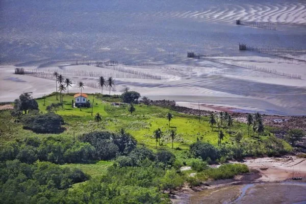 Imagem colorida da praia de Salinas, no Pará - Metrópoles