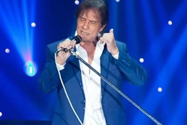 Roberto Carlos adia show no Rio após problemas técnicos - Metrópoles