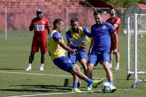 Com realidades distintas, Bahia e Santos se enfrentam em Pituaçu