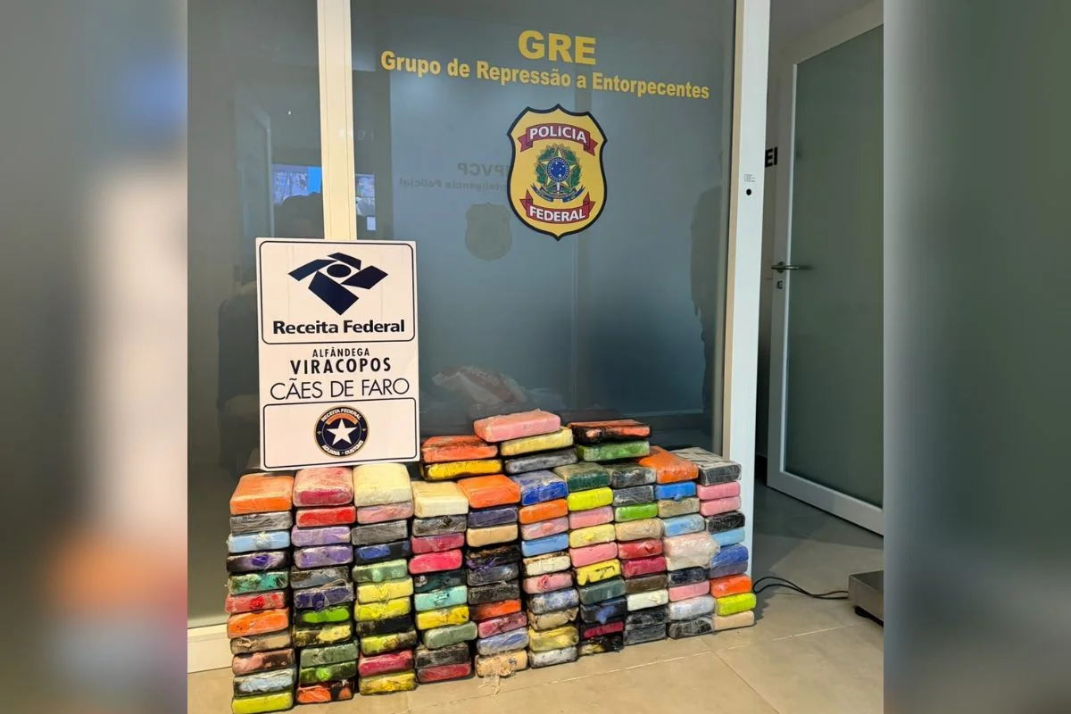 Apreensão de 125 kg de cocaína foi conjunta entre PF e Receita Federal Apreensão de 125 kg de cocaína foi conjunta entre PF e Receita Federal