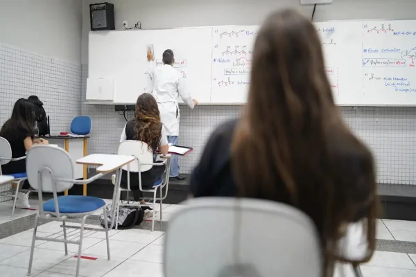 Aluna ganha indenização após ser reprovada em disciplina inacessível