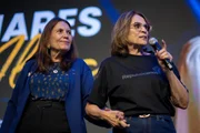 Apesar de lançar 33 candidatos ao Senado, o PL tem apenas quatro mulheres na disputa; na foto, Damares Alves (Republicanos-DF) e Bia Kicis (PL-DF), candidata ao Senado Apesar de lançar 33 candidatos ao Senado, o PL tem apenas quatro mulheres na disputa; na foto, Damares Alves (Republicanos-DF) e Bia Kicis (PL-DF), candidata ao Senado