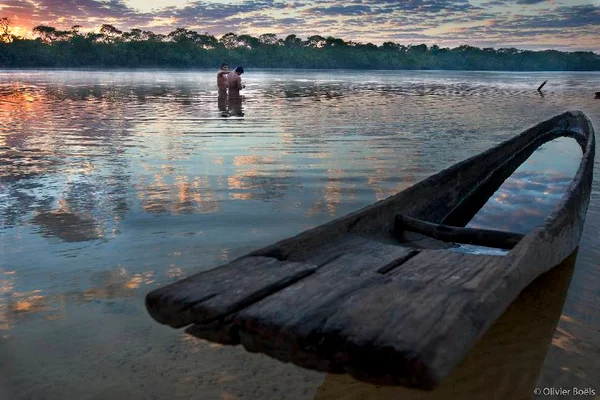 Indígenas explicam ao público a exposição Yawalapiti – Entre Tempos