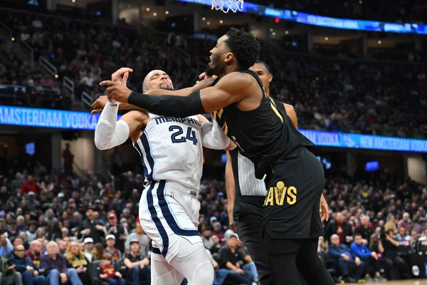 Donovan Mitchell, do Cavs, briga com Dillon Brooks, dos Grizzlies