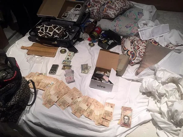 Polícia prende casal suspeito de tráfico internacional de drogas