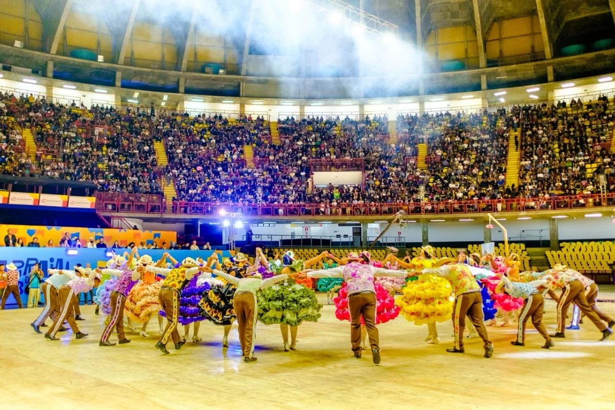 Apresentação de Quadrilhas Apresentação de Quadrilhas