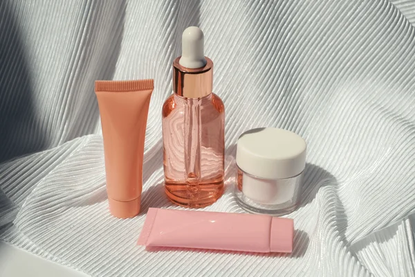 foto com cor. produtos de skincare - metrópoles