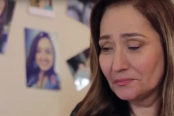 Sônia Abrão dá uma de atriz em novo clipe de Pepê & Neném