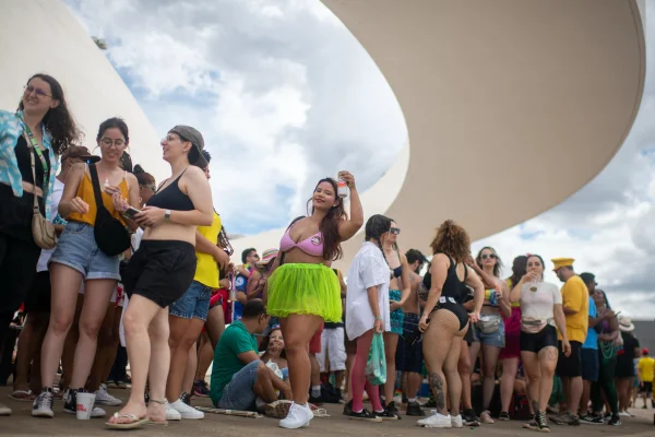 Bloco Divinas Tetas carnaval 2025 Metrópoles