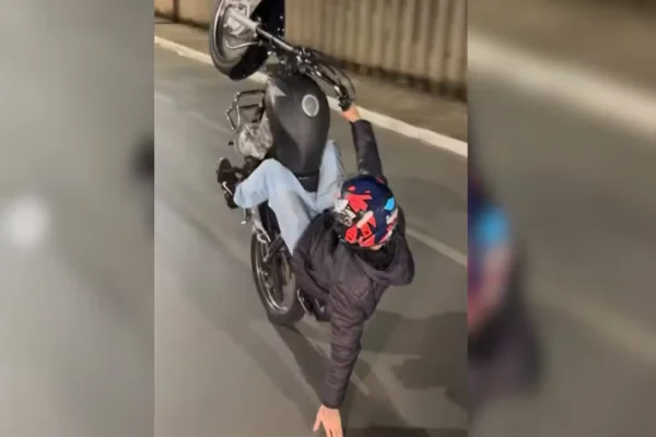Influencer do “grau” foge da PM, sofre acidente e fica em estado grave
