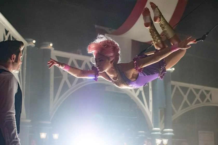 <span style="font-weight: 400;"><b>"O Rei do Show"</b>. O musical de Michael Gracey finalmente chega às telonas. P.T. Barnum (Hugh Jackman) é um showman empreendedor conhecido como o “Príncipe das Falcatruas”. Ele é famoso por suas criações: um museu de curiosidades e um circo, onde eram apresentados animais, aberrações e fraudes de todo tipo. Lá inventou “O Maior Espetáculo da Terra”, que está em cartaz até hoje no Ringling Bros. and Barnum & Bailey Circus. Veja <a href="https://www.youtube.com/watch?v=PXrA0RUR6uk" target="_blank"> trailer</a> <span style="font-weight: 400;"><b>"O Rei do Show"</b>. O musical de Michael Gracey finalmente chega às telonas. P.T. Barnum (Hugh Jackman) é um showman empreendedor conhecido como o “Príncipe das Falcatruas”. Ele é famoso por suas criações: um museu de curiosidades e um circo, onde eram apresentados animais, aberrações e fraudes de todo tipo. Lá inventou “O Maior Espetáculo da Terra”, que está em cartaz até hoje no Ringling Bros. and Barnum & Bailey Circus. Veja <a href="https://www.youtube.com/watch?v=PXrA0RUR6uk" target="_blank"> trailer</a>