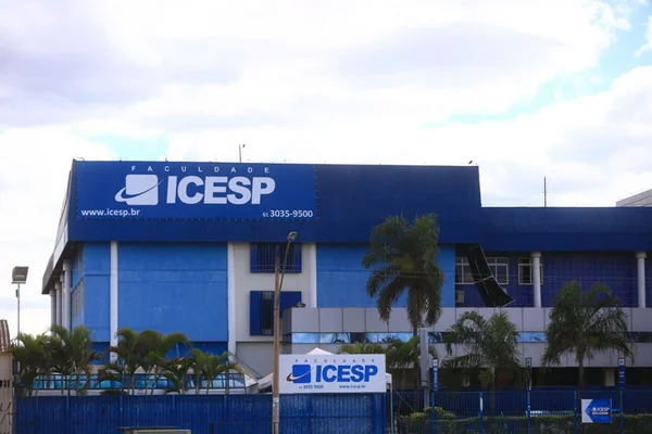 Universitários processam Icesp por expor quem não renovou Fies