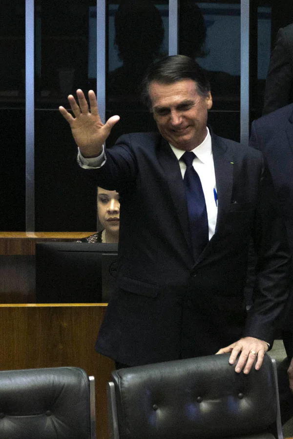 Entrada de imigrantes não pode sofrer “pressão externa”, diz Bolsonaro