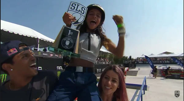 Com maior nota da história entre as mulheres, Rayssa Leal é campeã do SLS 2021