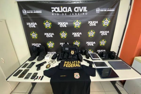 Homem se passa por policial federal e ameaça funcionários no RJ