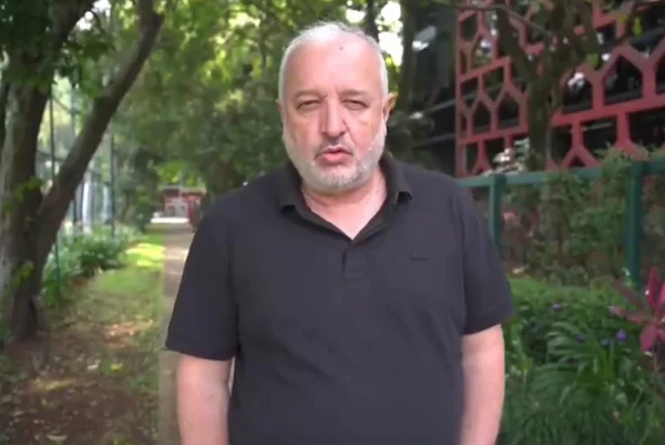 Print de vídeo de Belmonte pedindo desculpas a Abel Ferreira - Metrópoles