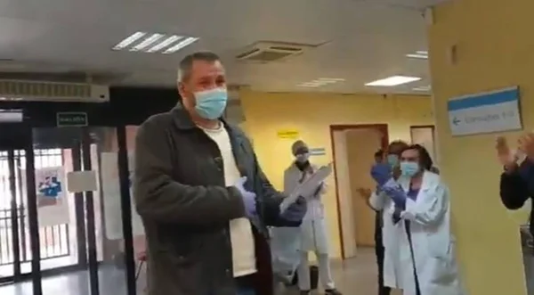 Taxista que levava doentes em hospital sem cobrar ganha surpresa