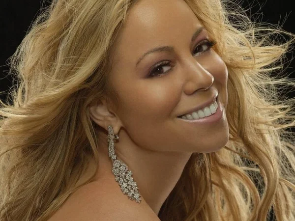 Mariah Carey exige indenização de US$ 50 milhões de ex-noivo