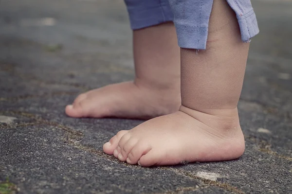 Bebê de dois anos morre engasgada enquanto dormia