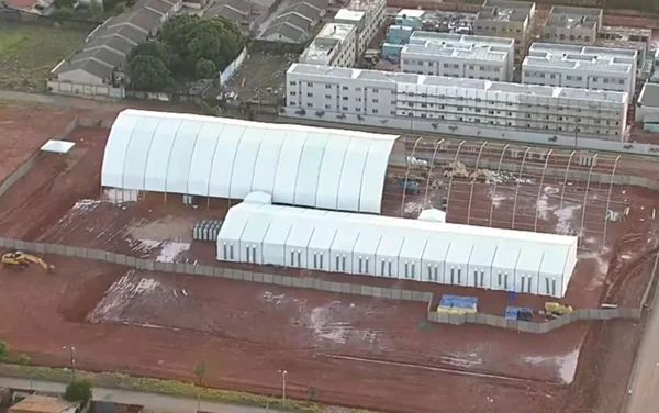 Hospital-de-Campanha-alagado1