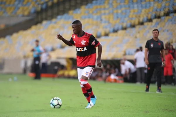 Fla aumenta salário e eleva multa de Vinícius Júnior: R$ 153 milhões