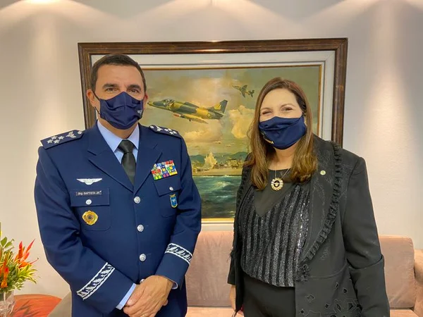 Extremista Bia Kicis diz que chefe da Aeronáutica declarou voto nela