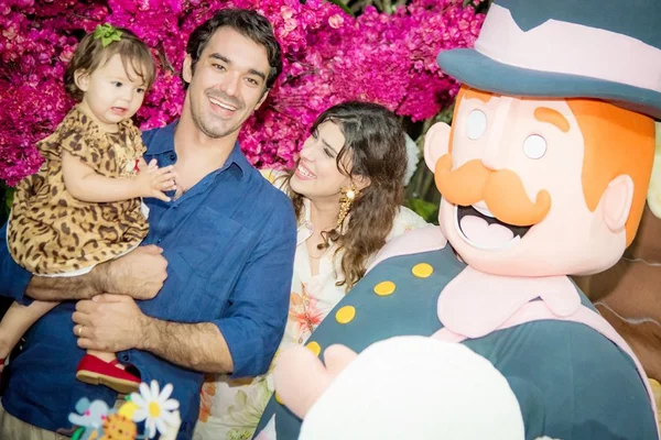 Nathalia Abi-Ackel e Pedro Henrique Valadares celebram 1 ano de Maria