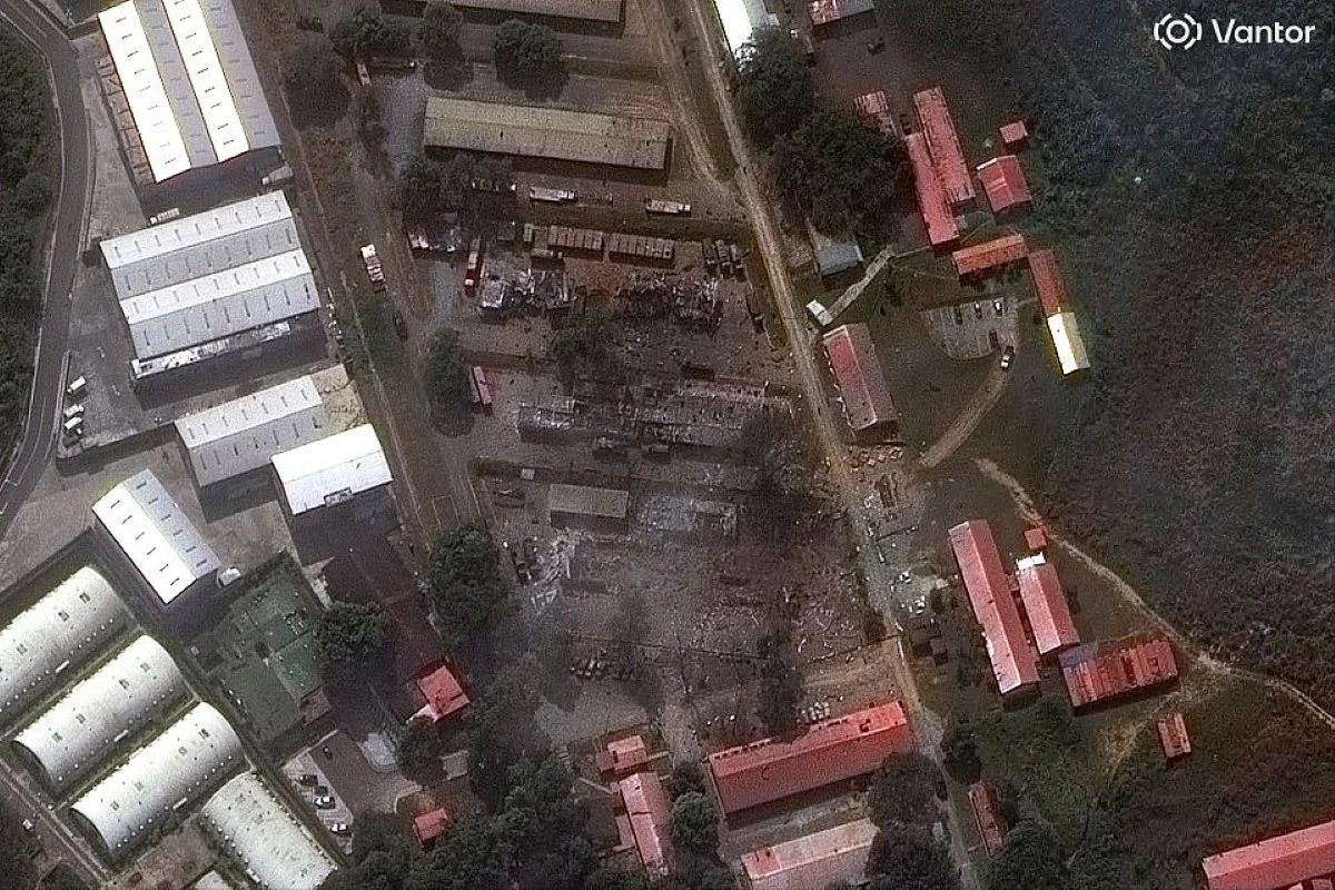 Imagem de satélite da Vantor mostra danos a veículos e equipamentos na base militar de Fuerte Tiuna, em Caracas, após ataques Imagem de satélite da Vantor mostra danos a veículos e equipamentos na base militar de Fuerte Tiuna, em Caracas, após ataques