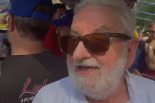 DEPUTADO IVAN VALENTE ESTEVE EM ATO CONTRA PEC DA BLINDAGEM E ANISTIA - METRÓPOLES