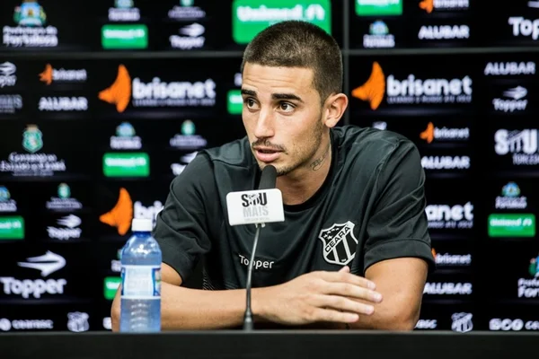 Thiago Galhardo relata injúria racial de torcedores do Santos