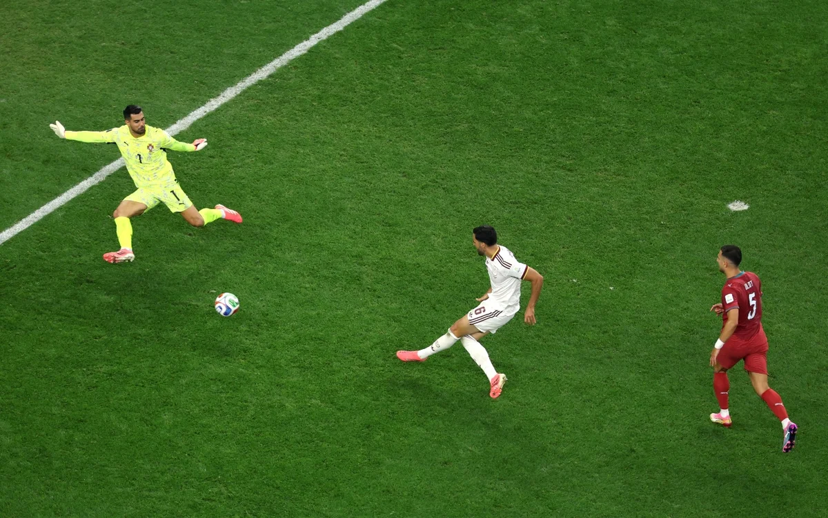 Merino finaliza e marca gol da Espanha diante de Portugal Merino finaliza e marca gol da Espanha diante de Portugal
