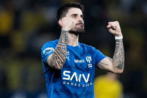 Al-Hilal vence Al-Nassr de virada dispara na liderança do Sauditão