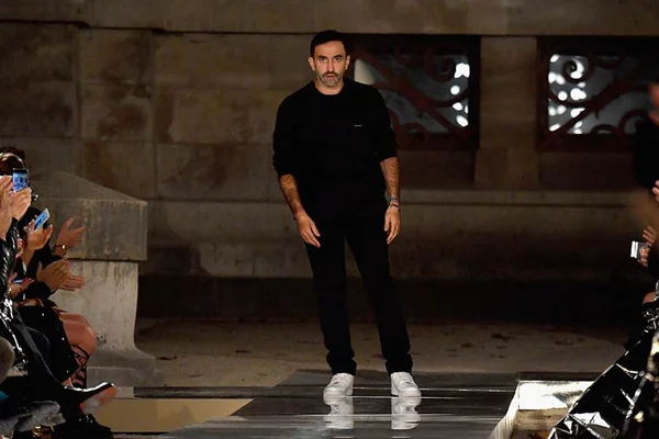 Riccardo Tisci deixa Givenchy e deve ser novo estilista da Versace