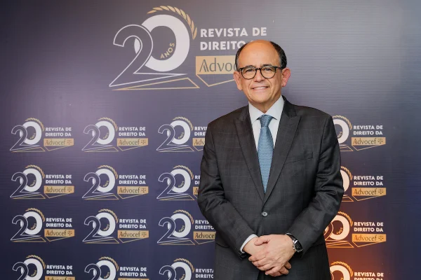 Ministro do STJ e TSE Antonio Carlos Ferreira é homenageado pela Caixa
