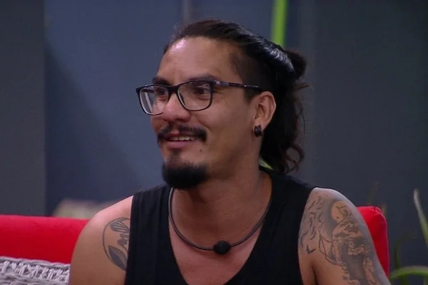 Expulso do BBB19, Vanderson se pronuncia sobre acusações de assédio