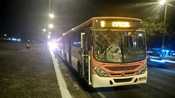 Homem é atropelado por ônibus no Eixão Sul