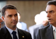 O senador Flávio Bolsonaro e o ex-presidente Jair Bolsonaro