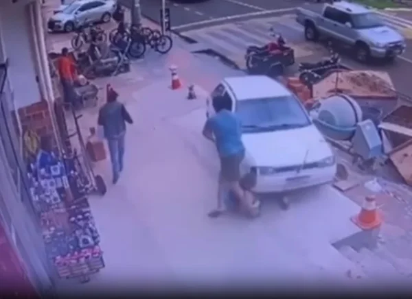 Motorista embriagado atropela pai e filho de 1 ano na calçada em MS